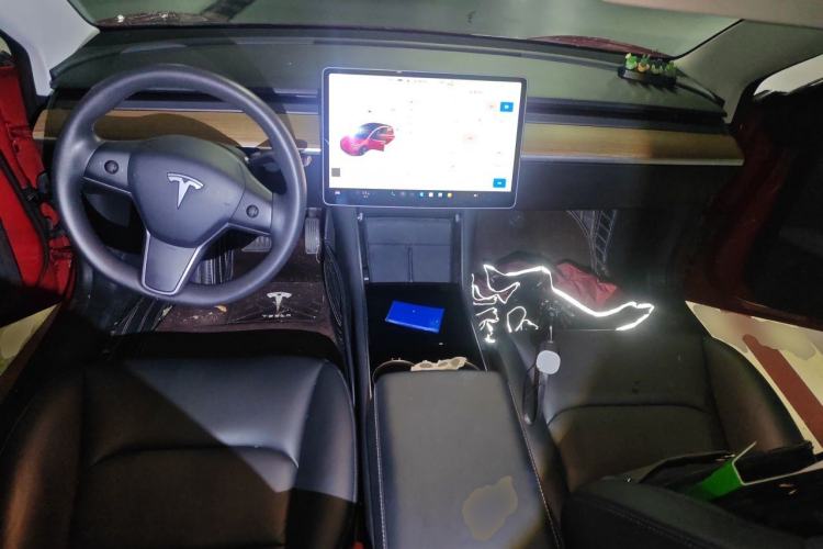Used Tesla Model 3 2020 Revised Version Standard Range Rear-Wheel Drive – Upgraded Edition Center Console