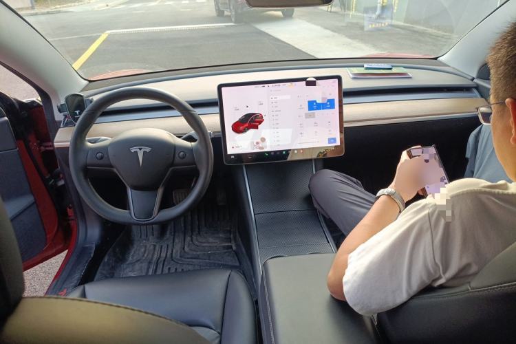 Used Tesla Model 3 2020 Revised Version Standard Range Rear-Wheel Drive – Upgraded Edition Center Console