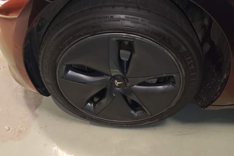 Used Tesla Model 3 2020 Revised Version Standard Range Rear-Wheel Drive – Upgraded Edition Left Front Wheel Hub