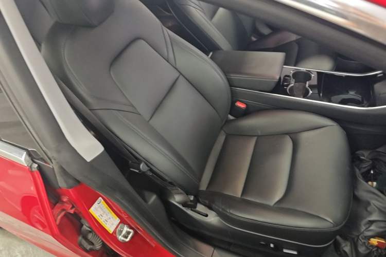 Used Tesla Model 3 2020 Long-Range Rear-Wheel-Drive Version Right Front Seat
