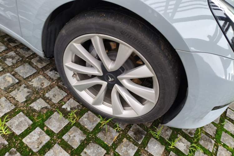 Used Tesla Model 3 2020 Standard Range Rear-Wheel Drive Upgraded Version Right Front Wheel Hub
