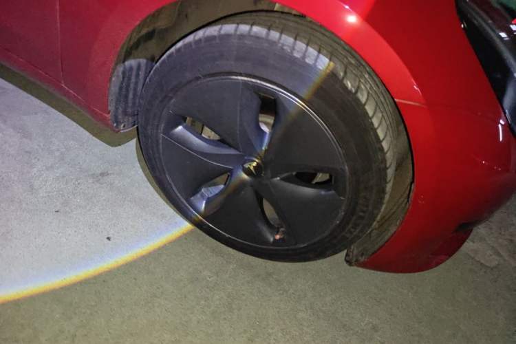 Used Tesla Model 3 2020 Revised Version Standard Range Rear-Wheel Drive – Upgraded Edition Right Front Wheel Hub