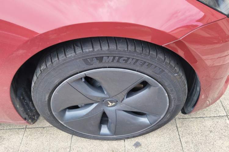 Used Tesla Model 3 2020 Revised Version Standard Range Rear-Wheel Drive – Upgraded Edition Right Front Wheel Hub