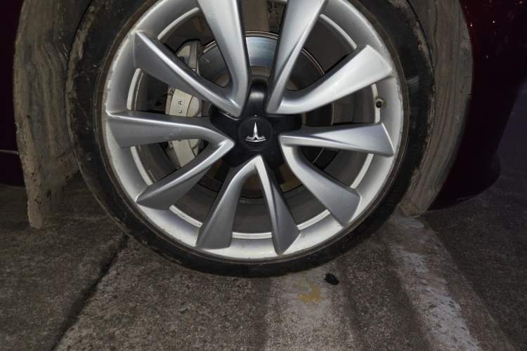 Used Tesla Model 3 2020 Refreshed Version Long-Range Rear-Wheel Drive Right Front Wheel Hub