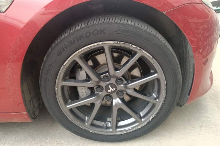 Used Tesla Model 3 2020 Revised Version Standard Range Rear-Wheel Drive – Upgraded Edition Right Front Wheel Hub