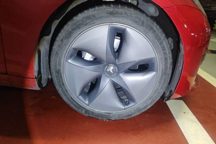 Used Tesla Model 3 2020 Revised Version Standard Range Rear-Wheel Drive – Upgraded Edition Right Front Wheel Hub