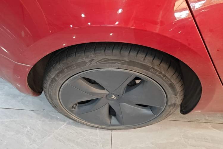 Used Tesla Model 3 2020 Revised Version Standard Range Rear-Wheel Drive – Upgraded Edition Right Rear Wheel Hub