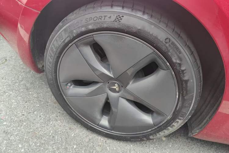 Used Tesla Model 3 2020 Revised Version Standard Range Rear-Wheel Drive – Upgraded Edition Right Rear Wheel Hub