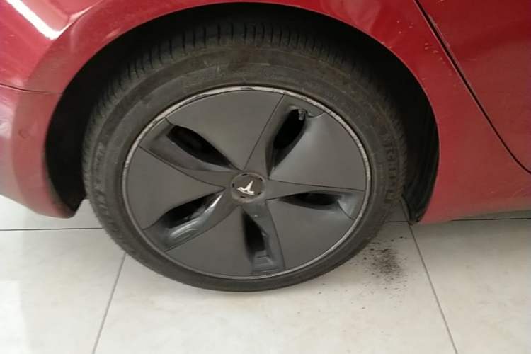 Used Tesla Model 3 2020 Revised Version Standard Range Rear-Wheel Drive – Upgraded Edition Right Rear Wheel Hub