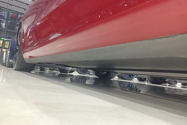 Used Tesla Model 3 2020 Long-Range Rear-Wheel-Drive Version Right Side Sill