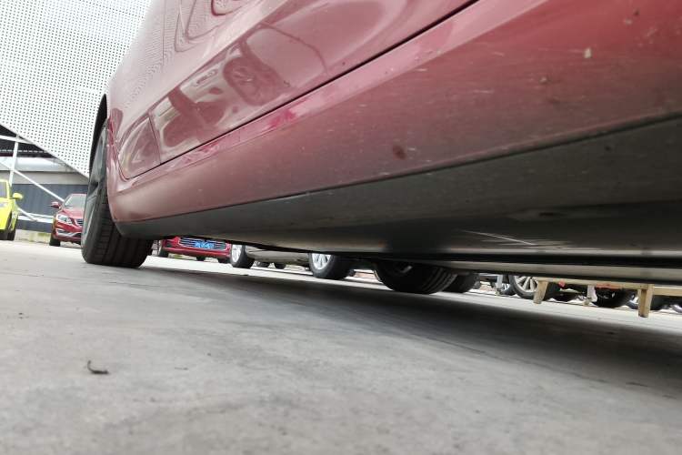 Used Tesla Model 3 2020 Standard Range Rear-Wheel Drive Upgraded Version Right Side Sill