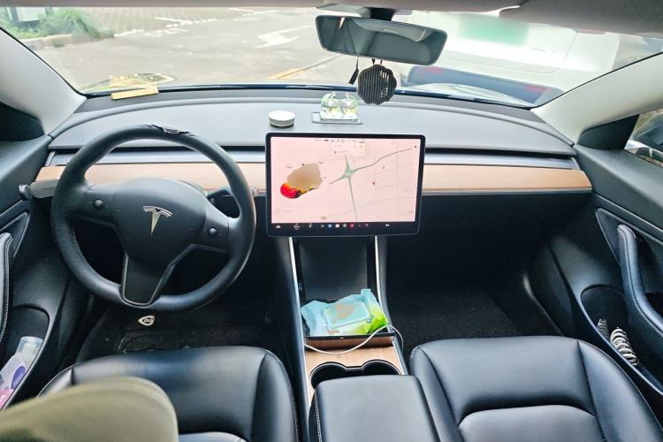 Used Tesla Model 3 2020 Revised Version Standard Range Rear-Wheel Drive – Upgraded Edition Center Console