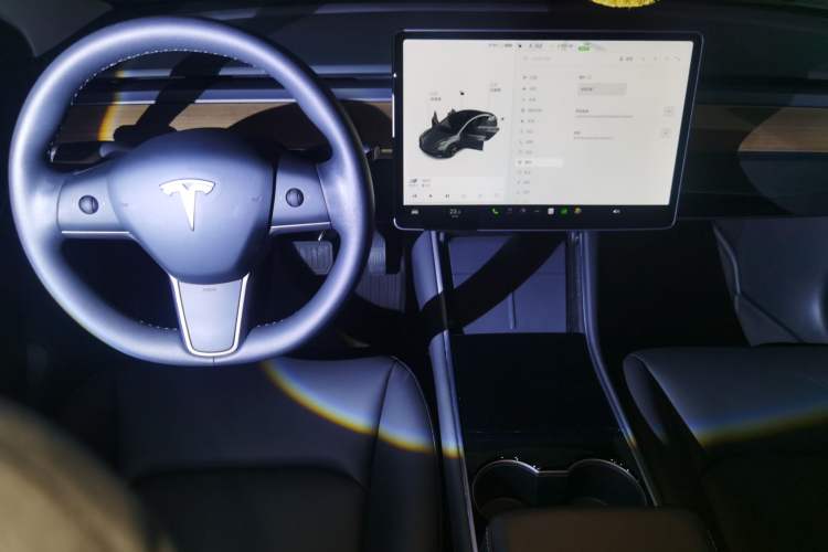 Used Tesla Model 3 2020 Revised Version Standard Range Rear-Wheel Drive – Upgraded Edition Center Console