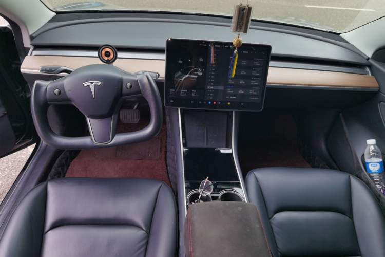 Used Tesla Model 3 2020 Revised Version Standard Range Rear-Wheel Drive – Upgraded Edition Center Console
