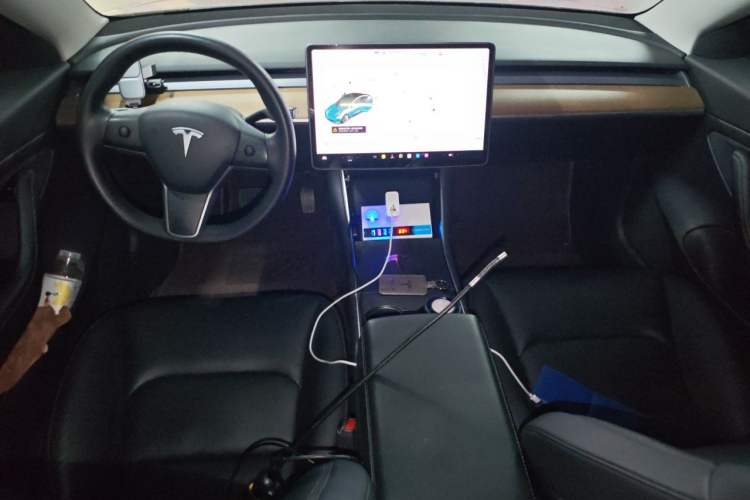 Used Tesla Model 3 2020 Revised Version Standard Range Rear-Wheel Drive – Upgraded Edition Center Console
