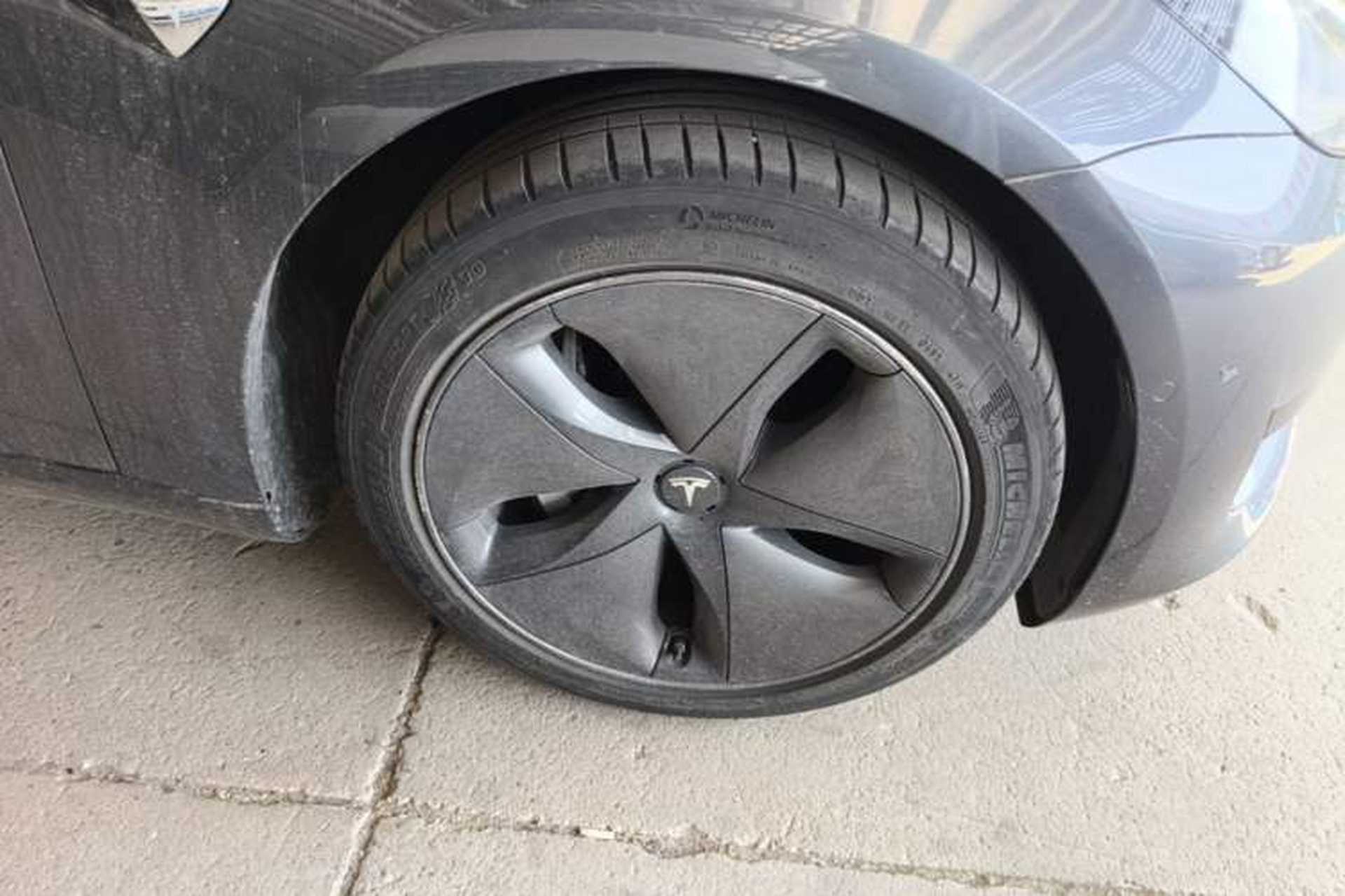 Used Tesla Model 3 2020 Standard Range Rear-Wheel Drive Upgraded Version Right Front Wheel Hub