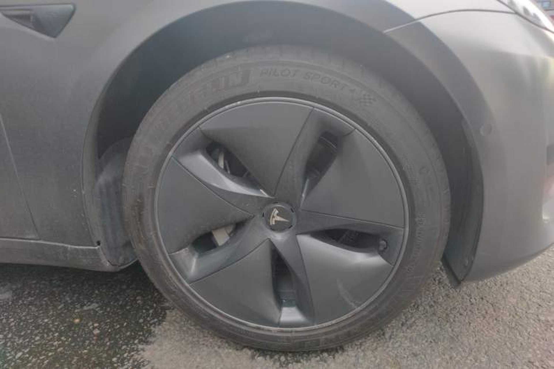 Used Tesla Model 3 2020 Standard Range Rear-Wheel Drive Upgraded Version Right Front Wheel Hub