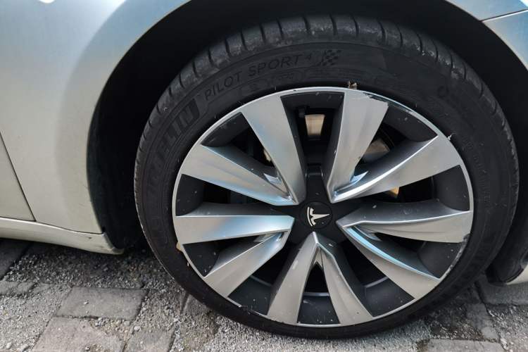 Used Tesla Model 3 2020 Refreshed Version Long-Range Rear-Wheel Drive Right Front Wheel Hub