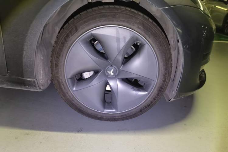 Used Tesla Model 3 2020 Standard Range Rear-Wheel Drive Upgraded Version Right Front Wheel Hub