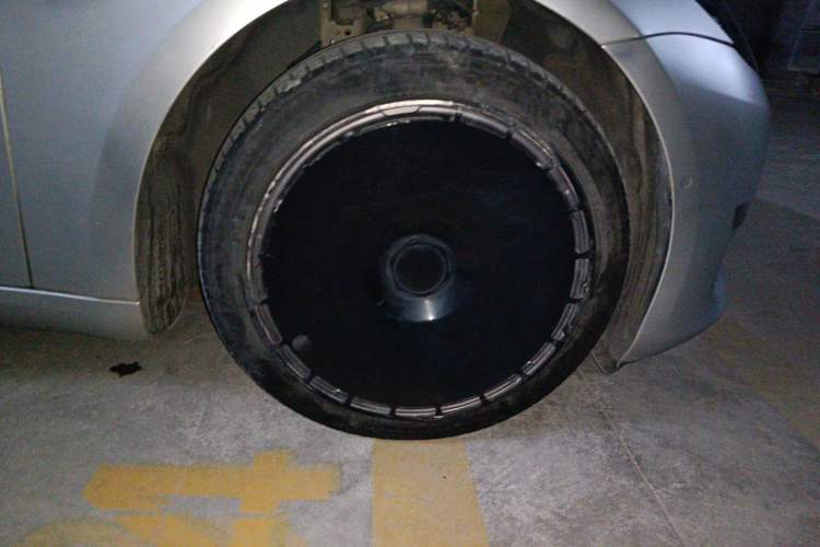 Used Tesla Model 3 2020 Revised Version Standard Range Rear-Wheel Drive – Upgraded Edition Right Front Wheel Hub