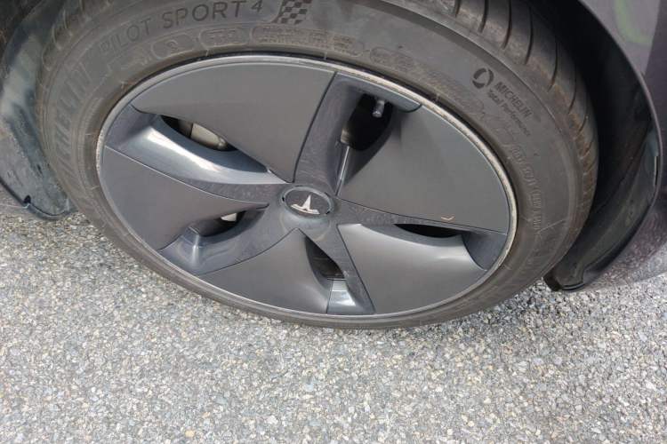 Used Tesla Model 3 2020 Standard Range Rear-Wheel Drive Upgraded Version Right Front Wheel Hub