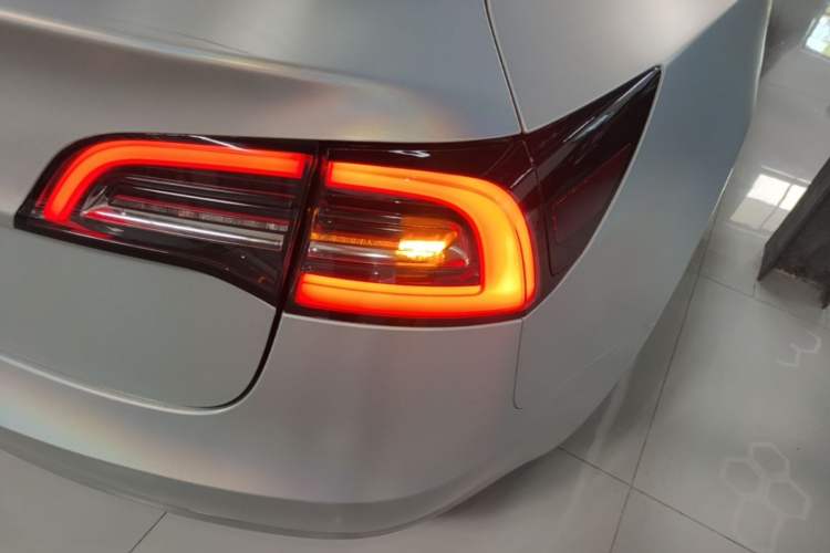 Used Tesla Model 3 2020 Refreshed Version Long-Range Rear-Wheel Drive Right Rear Taillight