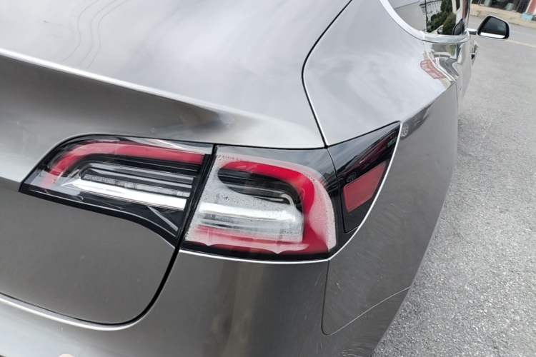 Used Tesla Model 3 2020 Revised Version Standard Range Rear-Wheel Drive – Upgraded Edition Right Rear Taillight