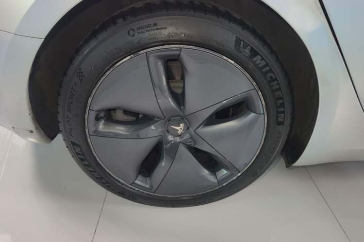 Used Tesla Model 3 2020 Refreshed Version Long-Range Rear-Wheel Drive Right Rear Wheel Hub