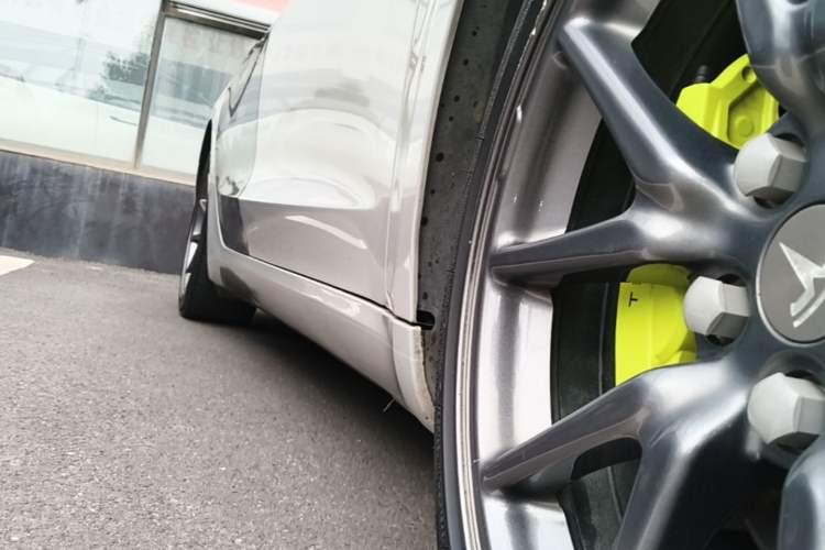 Used Tesla Model 3 2020 Standard Range Rear-Wheel Drive Upgraded Version Right Side Sill