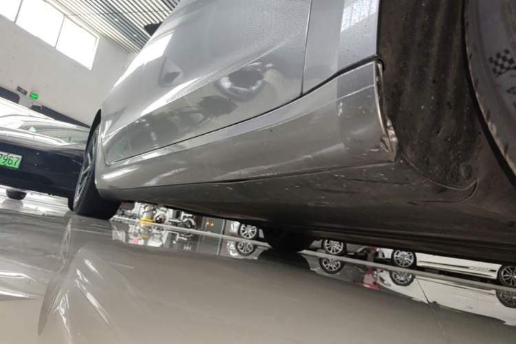 Used Tesla Model 3 2020 Standard Range Rear-Wheel Drive Upgraded Version Right Side Sill