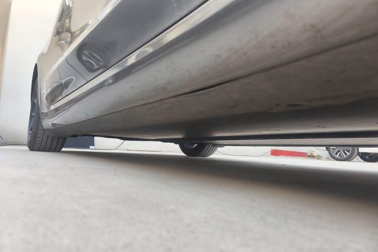 Used Tesla Model 3 2020 Standard Range Rear-Wheel Drive Upgraded Version Right Side Sill
