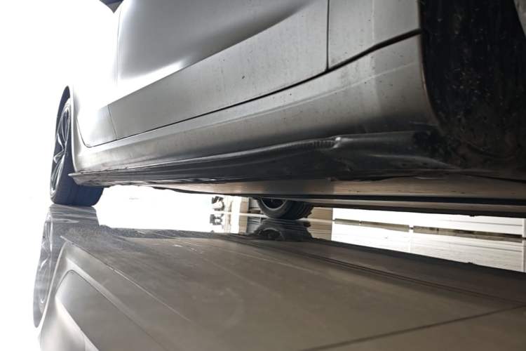 Used Tesla Model 3 2020 Standard Range Rear-Wheel Drive Upgraded Version Right Side Sill