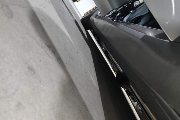 Used Tesla Model 3 2020 Standard Range Rear-Wheel Drive Upgraded Version Right Side Sill