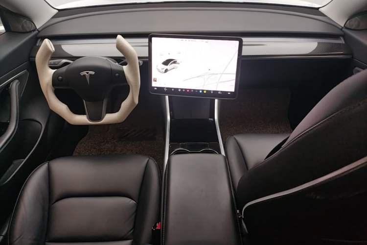 Used Tesla Model 3 2020 Revised Version Standard Range Rear-Wheel Drive – Upgraded Edition Center Console