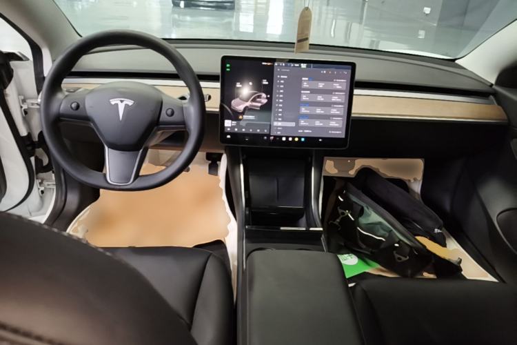 Used Tesla Model 3 2020 Revised Version Standard Range Rear-Wheel Drive – Upgraded Edition Center Console