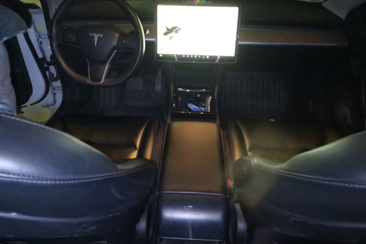 Used Tesla Model 3 2020 Revised Version Standard Range Rear-Wheel Drive – Upgraded Edition Center Console