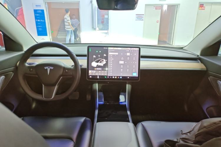 Used Tesla Model 3 2020 Revised Version Standard Range Rear-Wheel Drive – Upgraded Edition Center Console