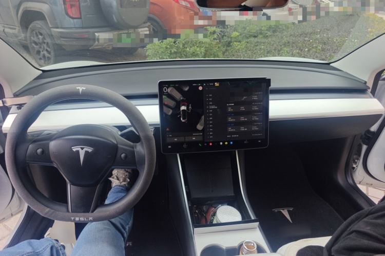 Used Tesla Model 3 2020 Revised Version Standard Range Rear-Wheel Drive – Upgraded Edition Center Console