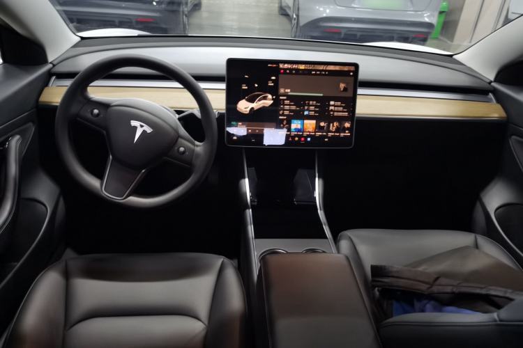 Used Tesla Model 3 2020 Revised Version Standard Range Rear-Wheel Drive – Upgraded Edition Center Console