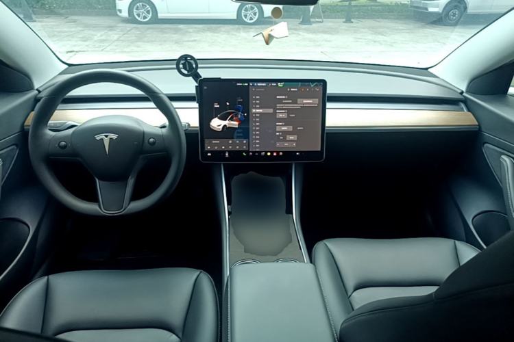 Used Tesla Model 3 2020 Revised Version Standard Range Rear-Wheel Drive – Upgraded Edition Center Console