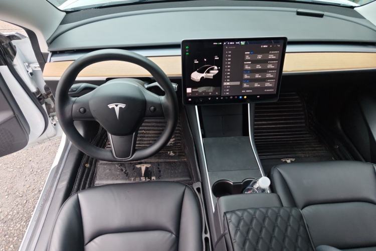 Used Tesla Model 3 2020 Revised Version Standard Range Rear-Wheel Drive – Upgraded Edition Center Console