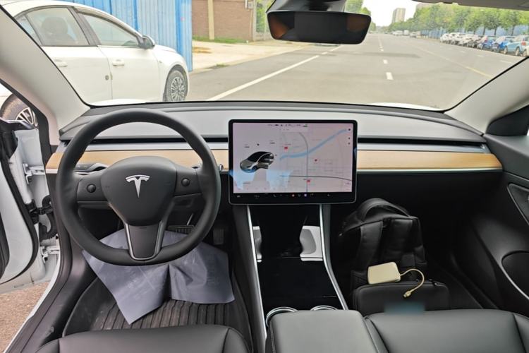 Used Tesla Model 3 2020 Revised Version Standard Range Rear-Wheel Drive – Upgraded Edition Center Console