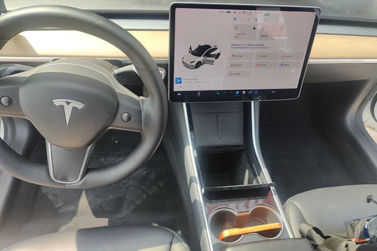 Used Tesla Model 3 2020 Revised Version Standard Range Rear-Wheel Drive – Upgraded Edition Center Console