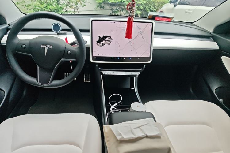 Used Tesla Model 3 2020 Revised Version Standard Range Rear-Wheel Drive – Upgraded Edition Center Console