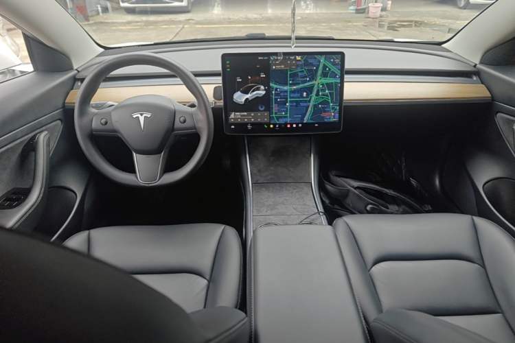 Used Tesla Model 3 2020 Revised Version Standard Range Rear-Wheel Drive – Upgraded Edition Center Console