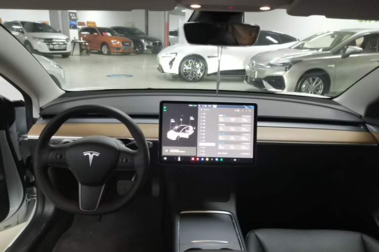Used Tesla Model 3 2020 Revised Version Standard Range Rear-Wheel Drive – Upgraded Edition Center Console