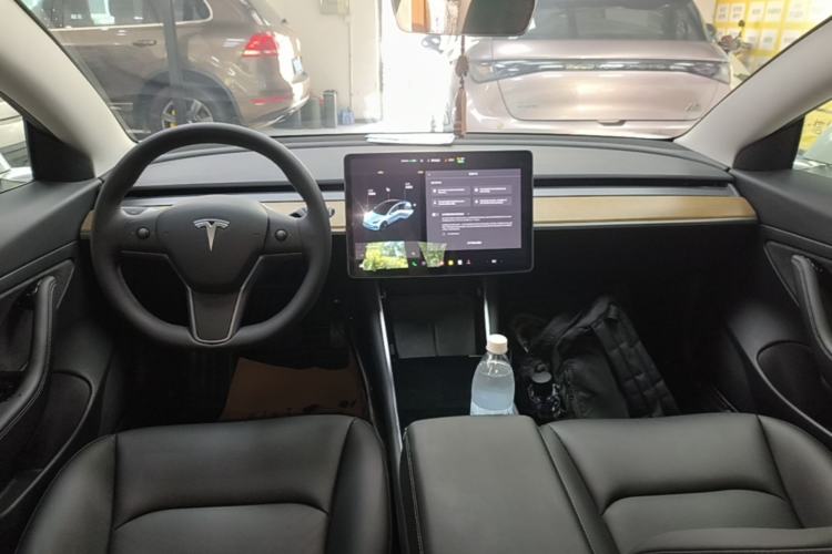 Used Tesla Model 3 2020 Revised Version Standard Range Rear-Wheel Drive – Upgraded Edition Center Console