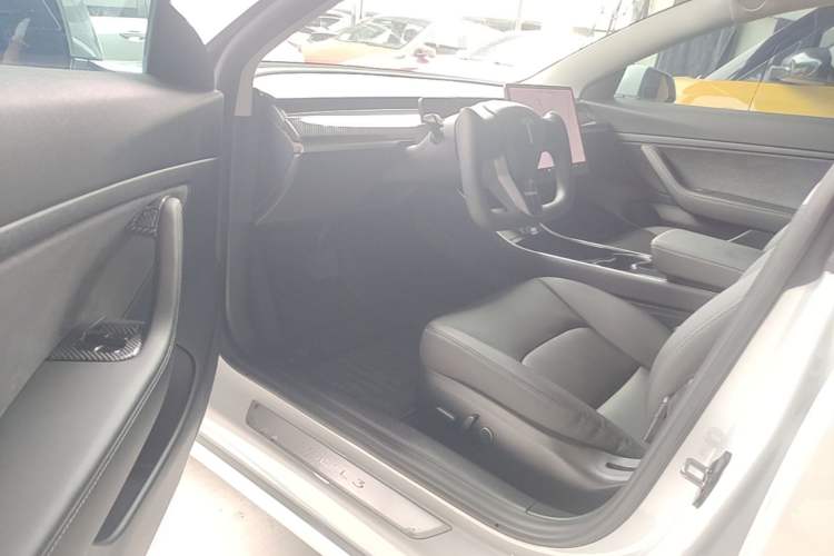 Used Tesla Model 3 2020 Revised Version Standard Range Rear-Wheel Drive – Upgraded Edition Driver Seat