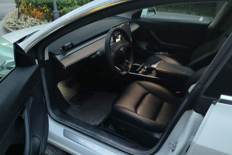 Used Tesla Model 3 2020 Refreshed Version Long-Range Rear-Wheel Drive Interior 1