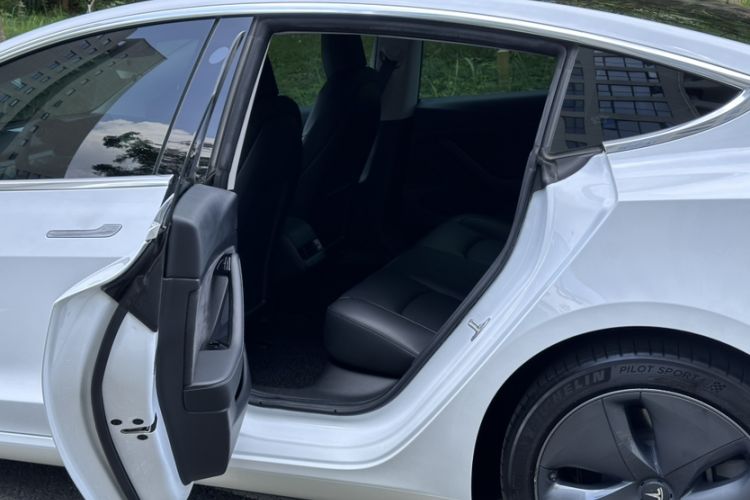 Used Tesla Model 3 2020 Revised Version Standard Range Rear-Wheel Drive – Upgraded Edition Interior 2